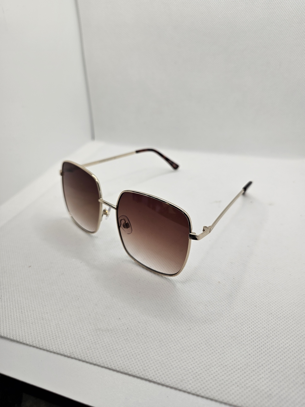 Foster Grant Gold Frame Sunglasses with Brown Gradient Lenses
